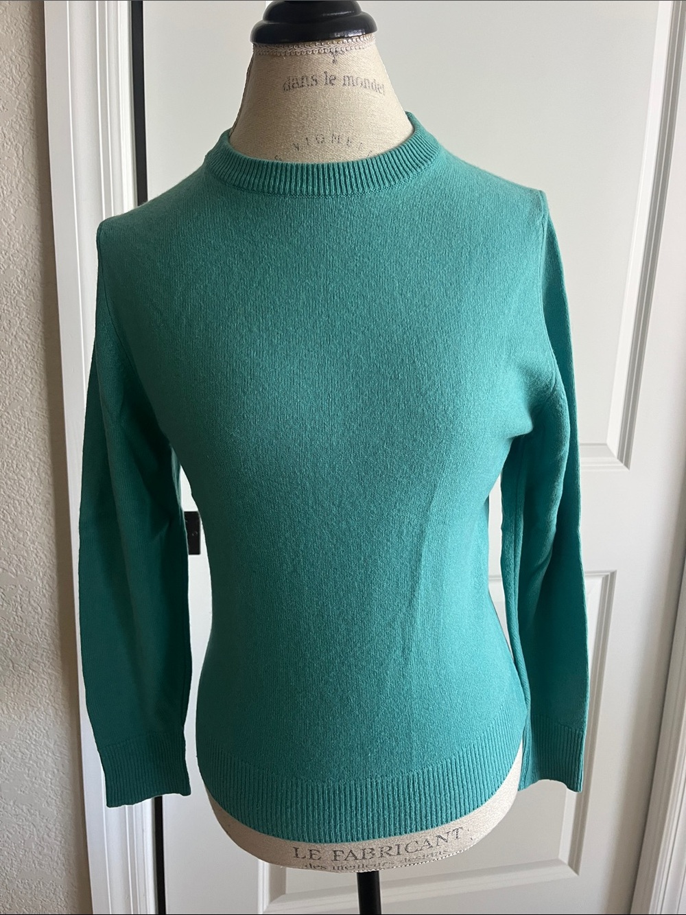 Vintage Jacques de Loux Bucks County 100% two ply cashmere turquoise sweater. S